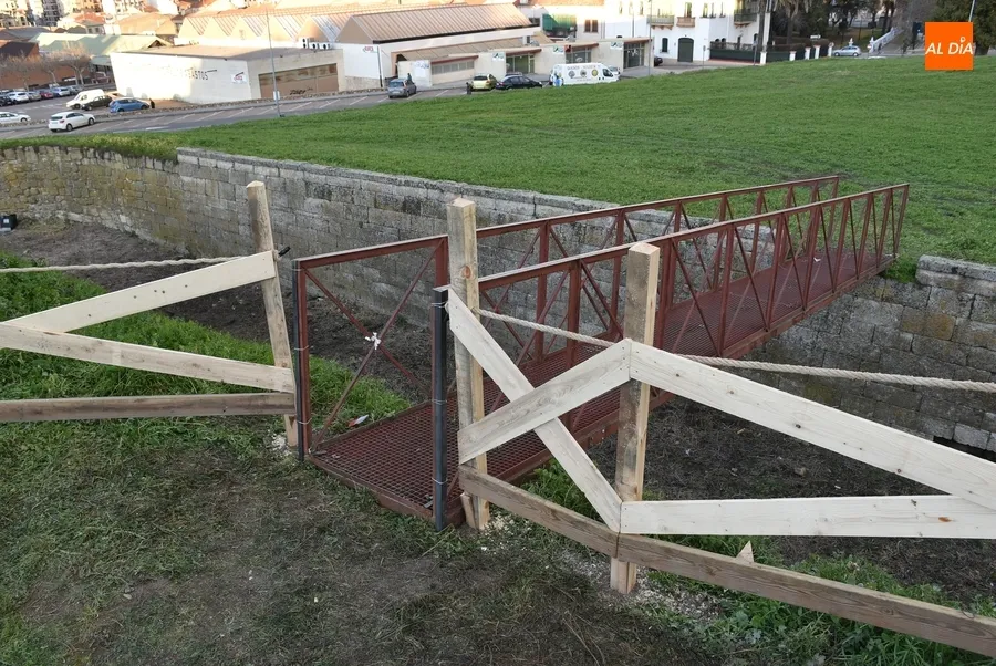 Foto 8 - Instalado, y abierto al uso, el Puente de Aris