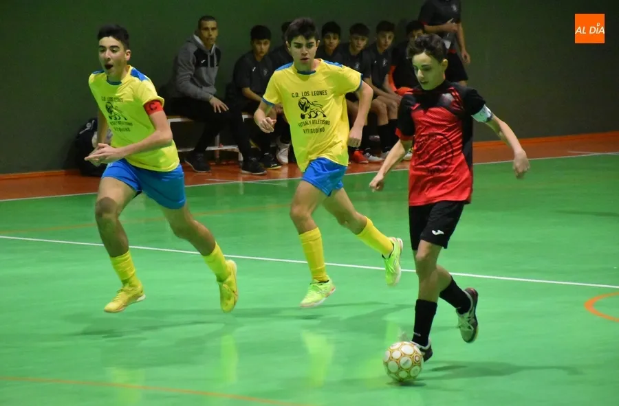 Foto 9 - El III Cadete B cede ante Los Leones A en la apertura del fin de semana deportivo