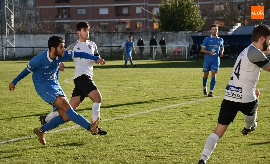 Foto 2 - El Ciudad Rodrigo firma tablas con el col&iacute;der en un gran partido que pudo ganar cualquiera