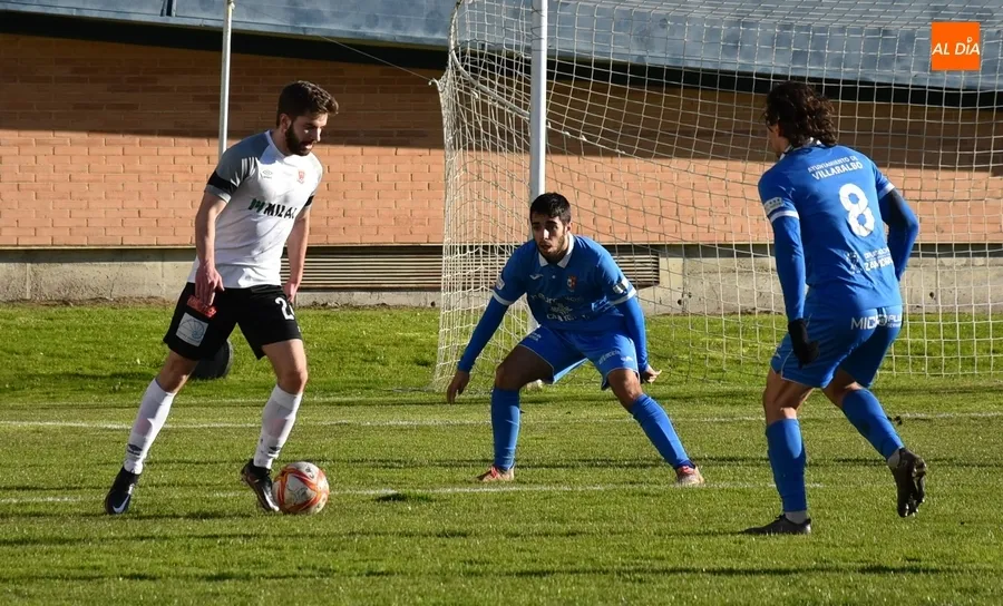 Foto 8 - El Ciudad Rodrigo firma tablas con el col&iacute;der en un gran partido que pudo ganar cualquiera