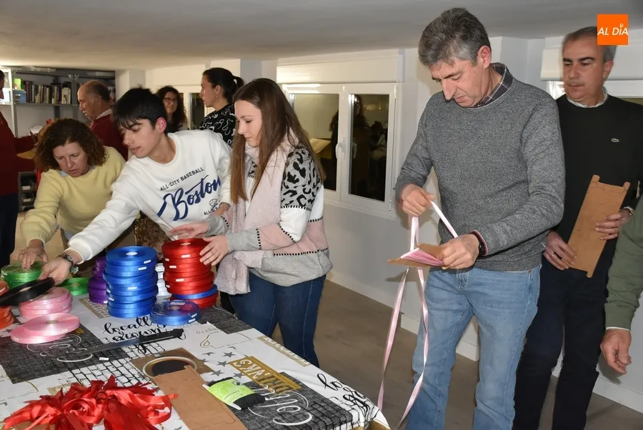 Foto 6 - La Cofrad&iacute;a de San Blas corta cerca de 10.000 gargantillas para la fiesta del d&iacute;a 3