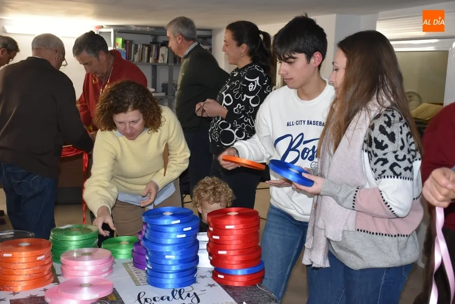 Foto 7 - La Cofrad&iacute;a de San Blas corta cerca de 10.000 gargantillas para la fiesta del d&iacute;a 3