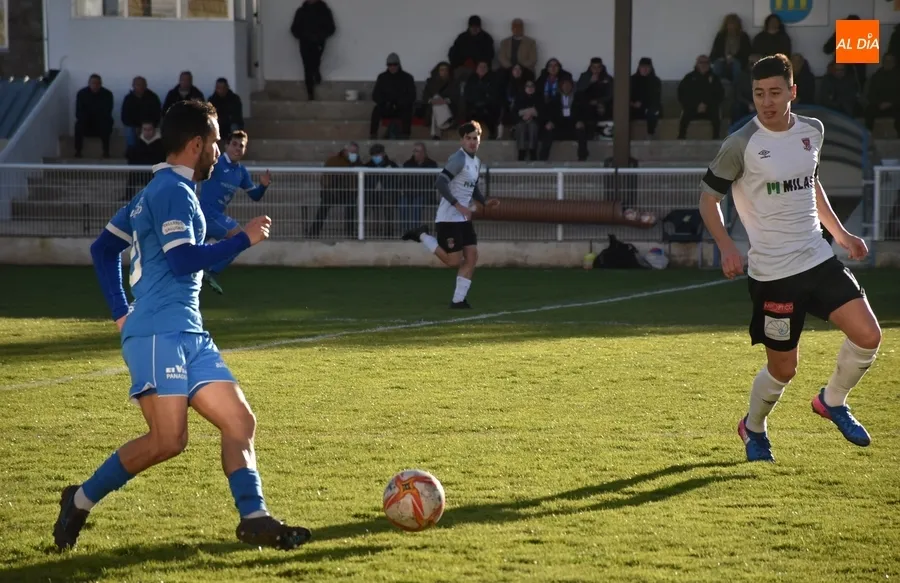 Foto 10 - El Ciudad Rodrigo firma tablas con el col&iacute;der en un gran partido que pudo ganar cualquiera