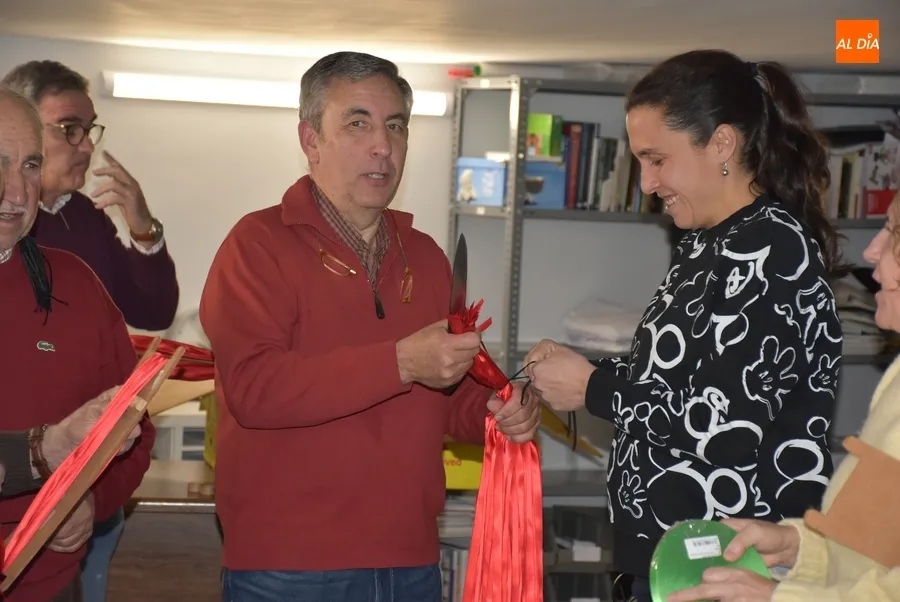 Foto 8 - La Cofrad&iacute;a de San Blas corta cerca de 10.000 gargantillas para la fiesta del d&iacute;a 3