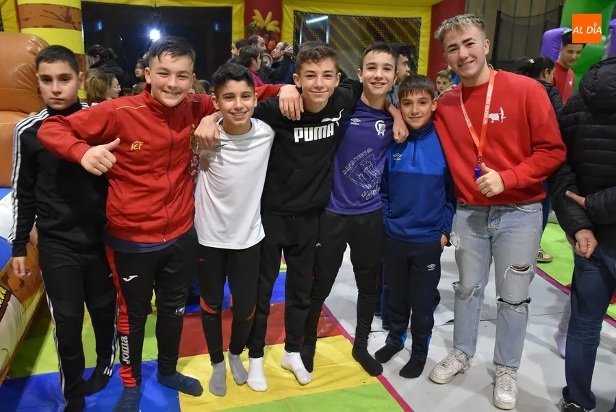 Foto 7 - Multitudinaria recepci&oacute;n a los Reyes Magos en Navilandia