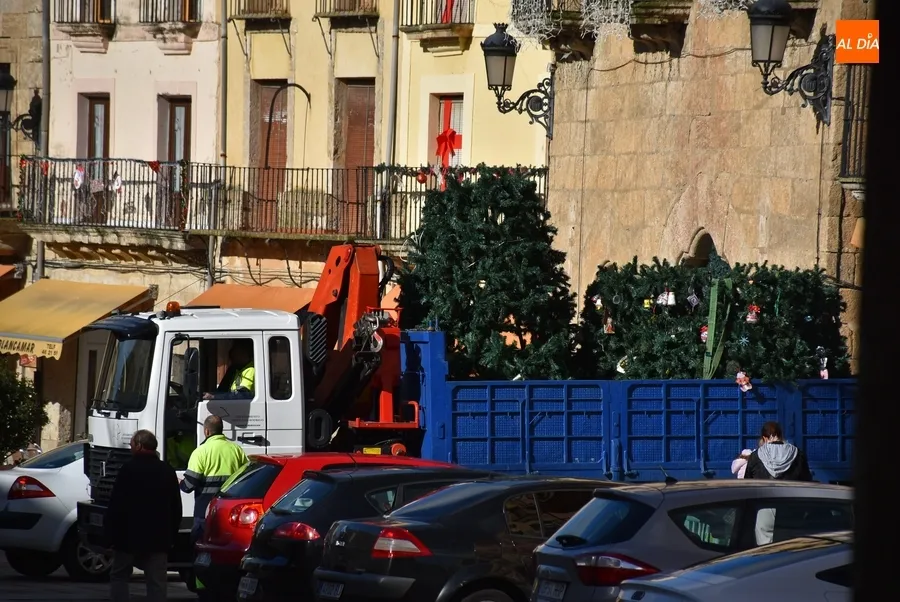 Foto 3 - Mir&oacute;briga sigue quit&aacute;ndose su look navide&ntilde;o