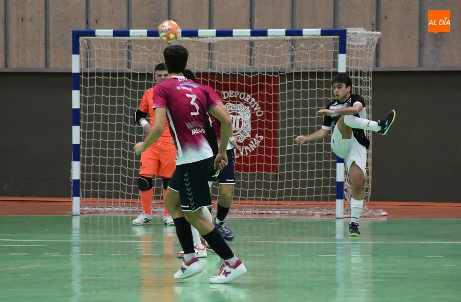 Foto 3 - Ins&oacute;lita tarde de sequ&iacute;a goleadora del Juvenil y el Cadete A del III Columnas frente a Leis y La Ba&ntilde;eza