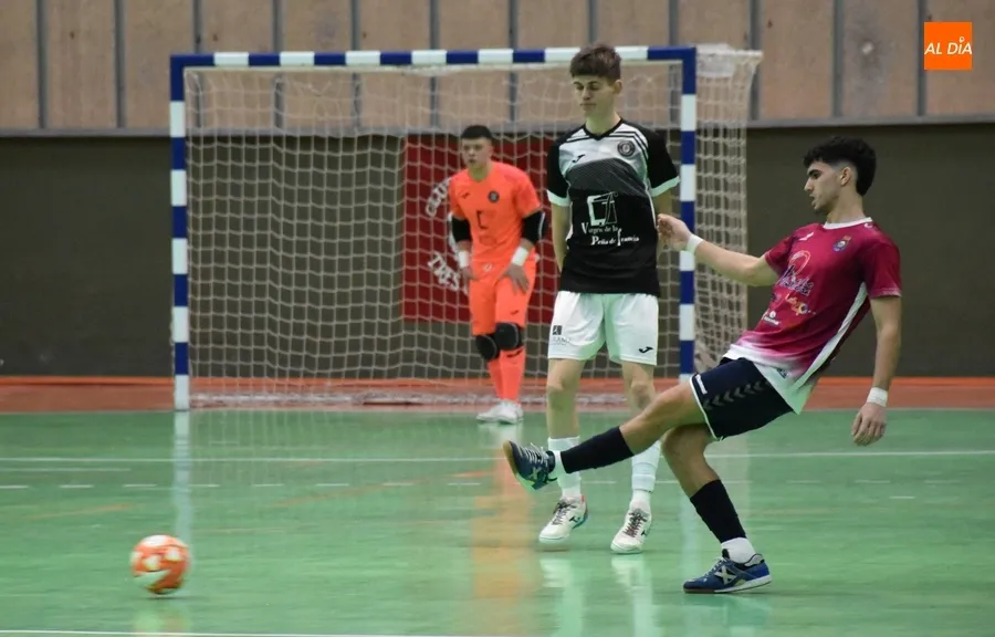 Foto 4 - Ins&oacute;lita tarde de sequ&iacute;a goleadora del Juvenil y el Cadete A del III Columnas frente a Leis y La Ba&ntilde;eza