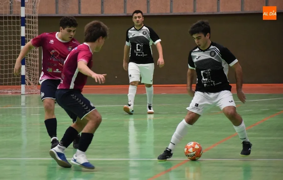 Foto 5 - Ins&oacute;lita tarde de sequ&iacute;a goleadora del Juvenil y el Cadete A del III Columnas frente a Leis y La Ba&ntilde;eza