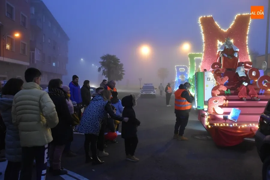 Foto 7 - Los Magos logran entre la niebla regresar a la normalidad con una Cabalgata &aacute;gil y remozada
