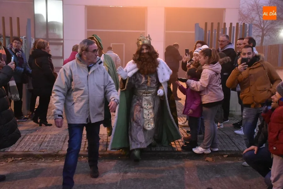 Foto 8 - Los Magos logran entre la niebla regresar a la normalidad con una Cabalgata &aacute;gil y remozada