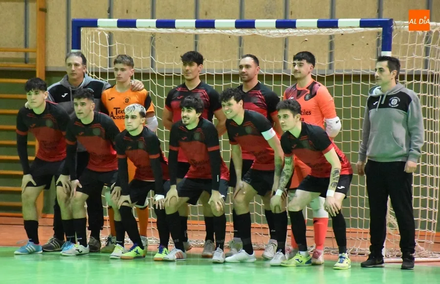 Foto 7 - El III Senior pierde ante Intersala Zamora un bronco partido que acab&oacute; con ocho agentes en el Pabell&oacute;n