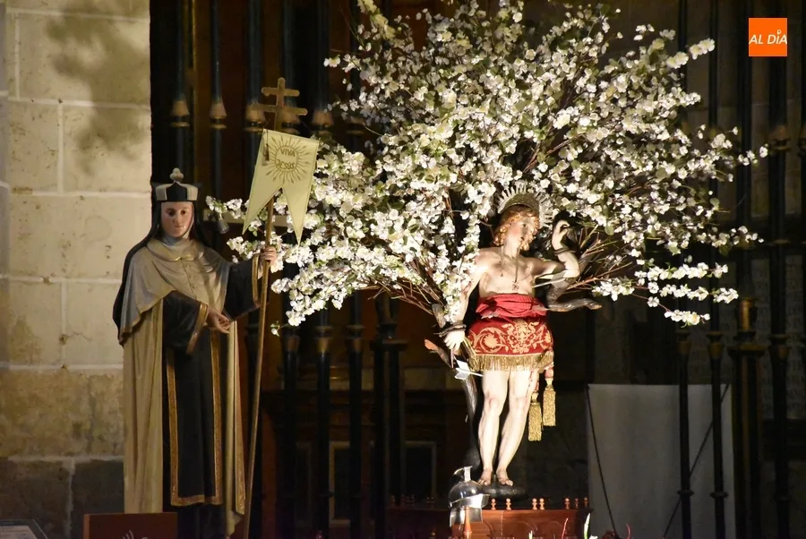 Foto 6 - Algo m&aacute;s de una treintena de fieles asiste al inicio de la novena de San Sebasti&aacute;n