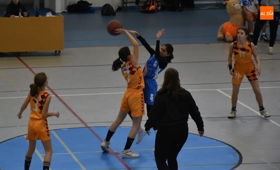 Foto 3 - Novedosa ma&ntilde;ana de basket en Ciudad Rodrigo con los equipos mirobrigenses de los Juegos Escolares