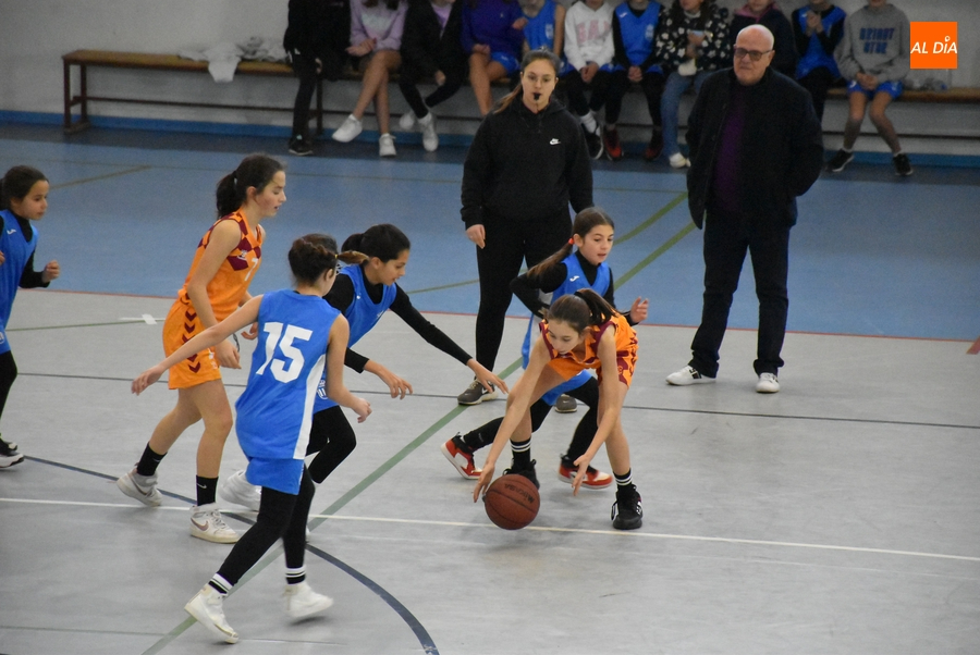 Foto 6 - Novedosa mañana de basket en Ciudad Rodrigo con los equipos mirobrigenses de los Juegos Escolares