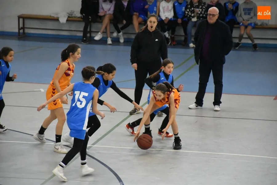 Foto 6 - Novedosa ma&ntilde;ana de basket en Ciudad Rodrigo con los equipos mirobrigenses de los Juegos Escolares