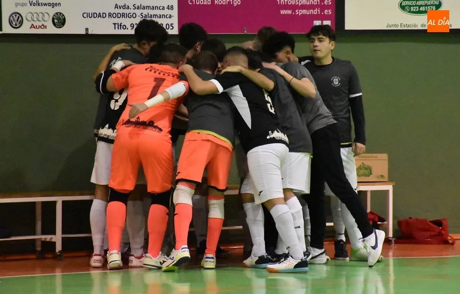 Foto 3 - &Eacute;pica victoria del III Juvenil a 16&rdquo; para el final tras parar Juanan cuatro dobles penaltys