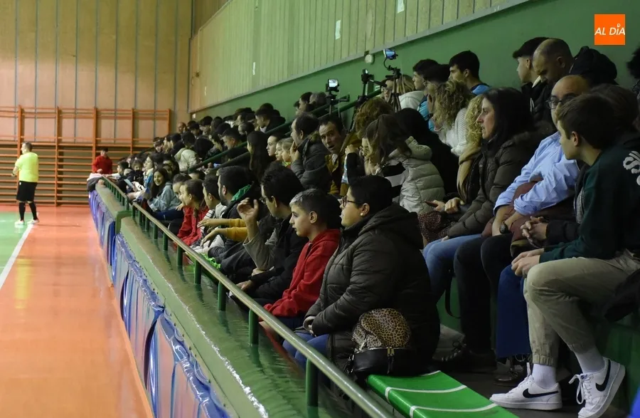 Foto 6 - &Eacute;pica victoria del III Juvenil a 16&rdquo; para el final tras parar Juanan cuatro dobles penaltys