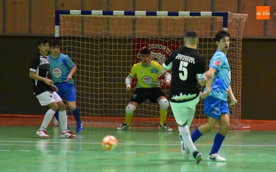 Foto 8 - &Eacute;pica victoria del III Juvenil a 16&rdquo; para el final tras parar Juanan cuatro dobles penaltys