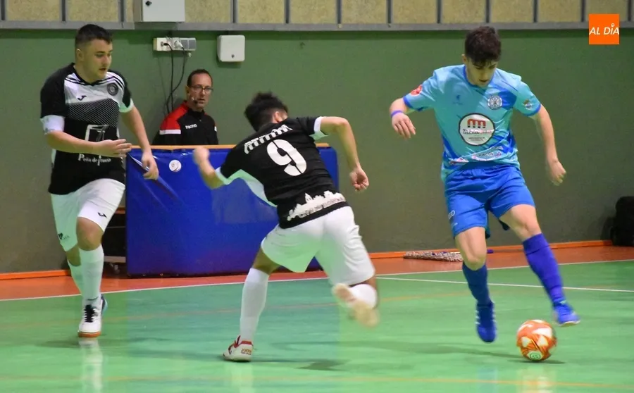 Foto 10 - &Eacute;pica victoria del III Juvenil a 16&rdquo; para el final tras parar Juanan cuatro dobles penaltys
