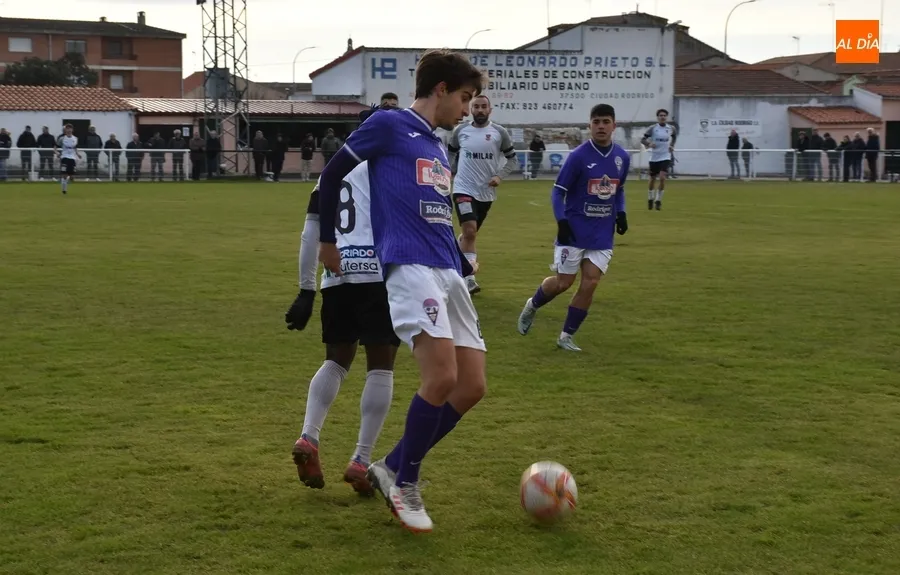Foto 8 - Reparto de puntos entre Ciudad Rodrigo y La Ba&ntilde;eza tras un re&ntilde;ido partido que no tuvo goles