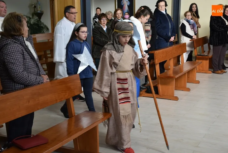 Foto 3 - El Salvador recibe con aplausos a los Reyes tras su larga noche de trabajo
