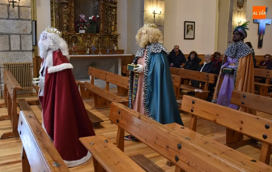 Foto 2 - Los Magos se acercan a San Crist&oacute;bal a adorar al Ni&ntilde;o Jes&uacute;s