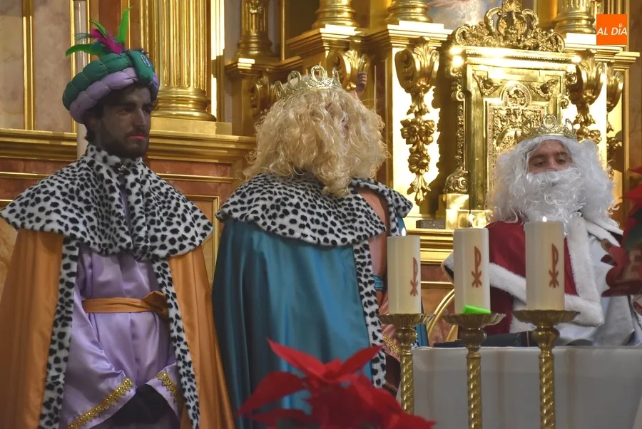 Foto 11 - Los Magos se acercan a San Crist&oacute;bal a adorar al Ni&ntilde;o Jes&uacute;s