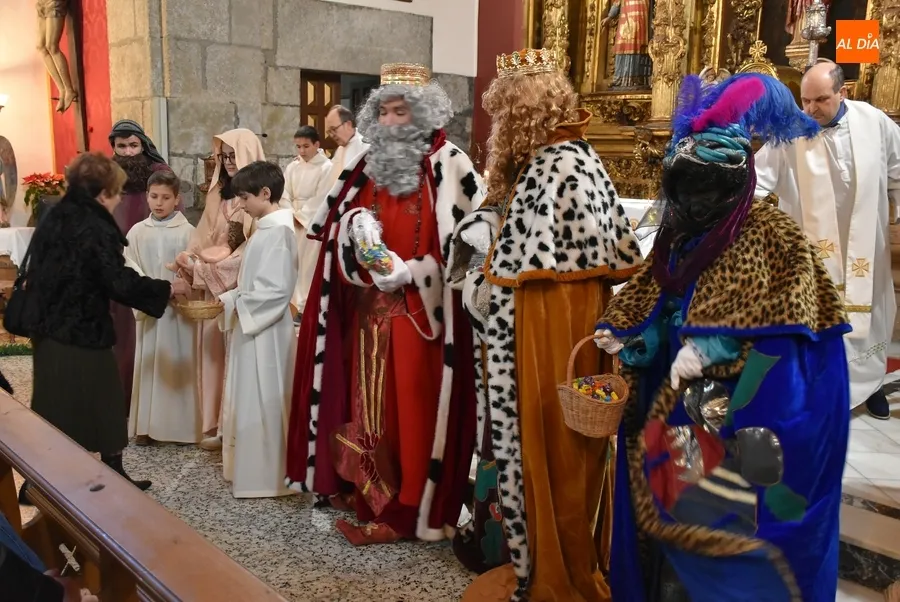 Foto 7 - Los Reyes se reencuentran con los ni&ntilde;os para culminar la generosa Navidad de San Andr&eacute;s