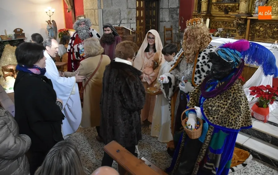 Foto 11 - Los Reyes se reencuentran con los ni&ntilde;os para culminar la generosa Navidad de San Andr&eacute;s