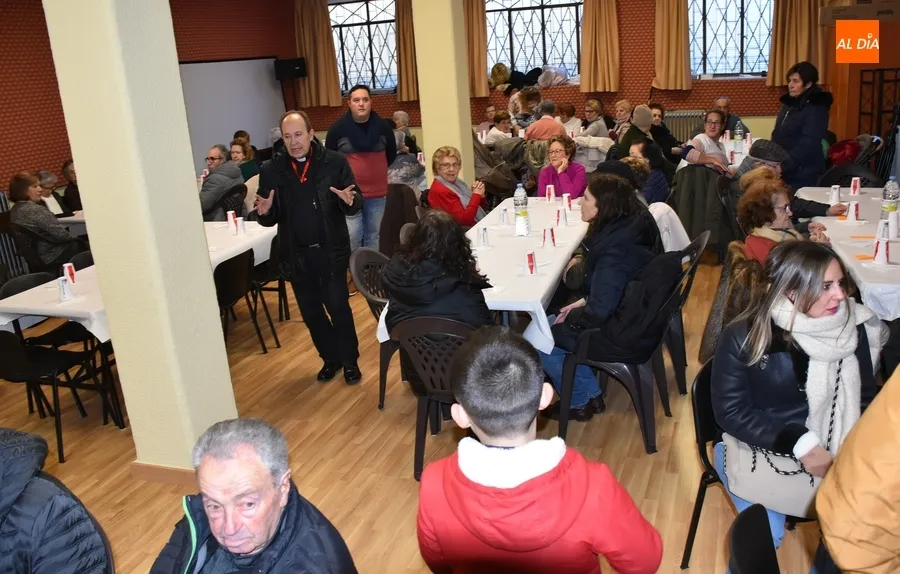 Foto 2 - Unas 180 personas disfrutan de la chocolatada ben&eacute;fica de San Andr&eacute;s