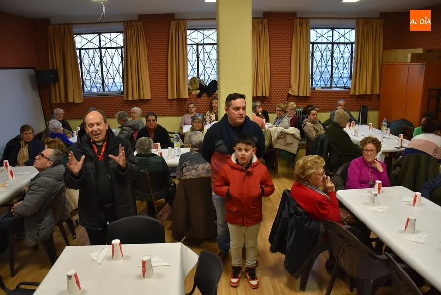 Foto 5 - Unas 180 personas disfrutan de la chocolatada ben&eacute;fica de San Andr&eacute;s