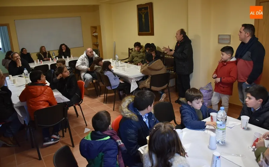 Foto 7 - Unas 180 personas disfrutan de la chocolatada ben&eacute;fica de San Andr&eacute;s
