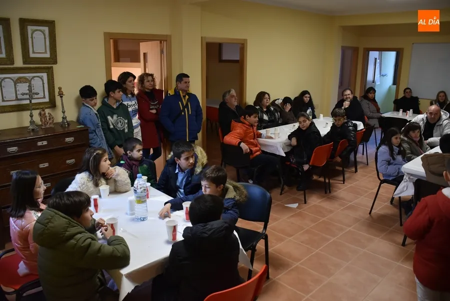 Foto 9 - Unas 180 personas disfrutan de la chocolatada ben&eacute;fica de San Andr&eacute;s