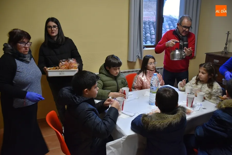 Foto 11 - Unas 180 personas disfrutan de la chocolatada ben&eacute;fica de San Andr&eacute;s
