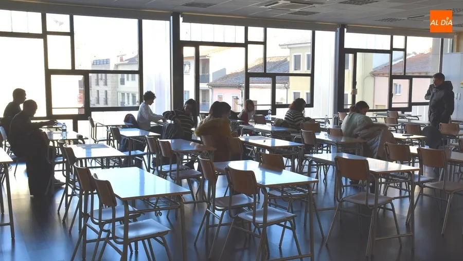 Foto 4 - Una ausencia entre los 9 citados al &uacute;ltimo examen de la oposici&oacute;n para cubrir 3 plazas de administrativo 