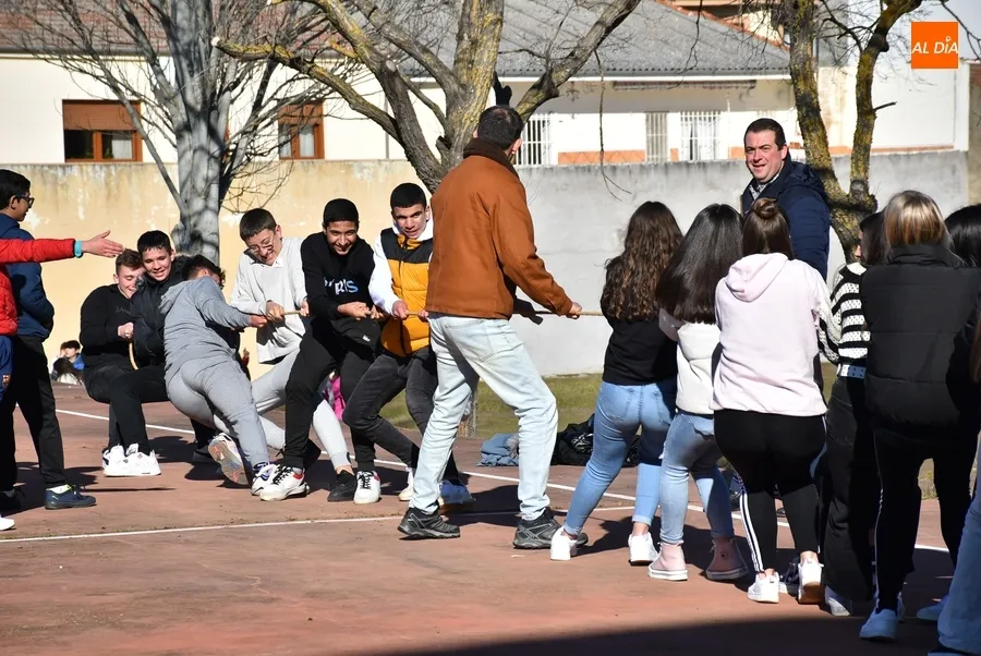 Foto 5 - Animad&iacute;simo D&iacute;a de la Convivencia en el IES Fray Diego incluyendo una gran paellada