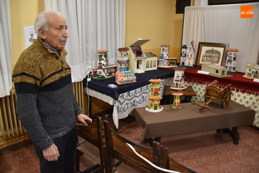 Foto 3 - Manuel Vicente Bernoy expone unas originales maquetas en el Centro de Mayores
