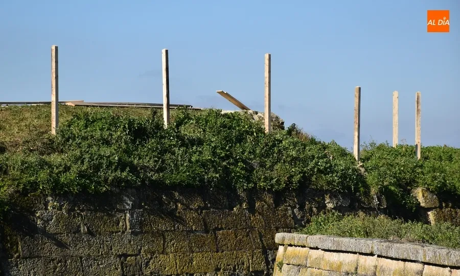 Foto 6 - Las nuevas agujas de seguridad del muro del Registro son finalmente de madera
