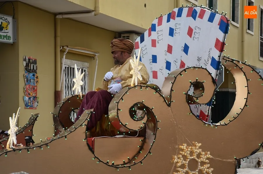 Foto 5 - C&aacute;lida acogida al Cartero Real por parte de ni&ntilde;os y mayores en su ruta por Ciudad Rodrigo