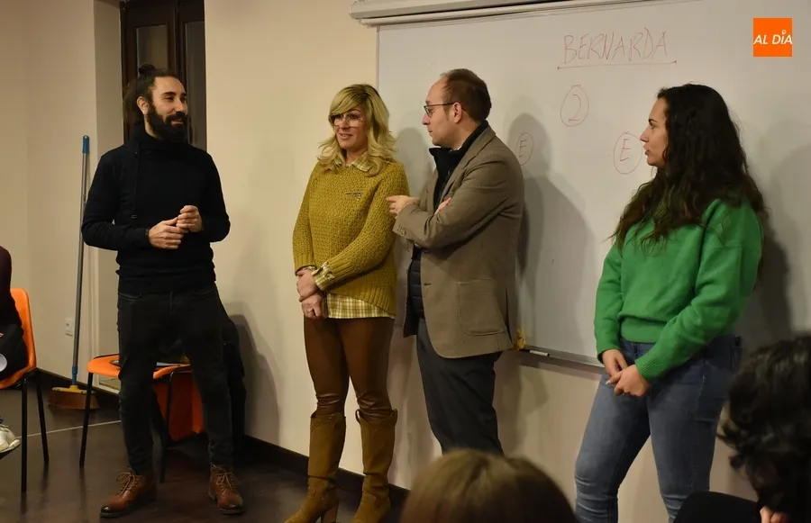 Foto 5 - El taller de teatro intergeneracional se abre a m&aacute;s personas interesadas