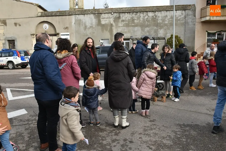 Foto 11 - C&aacute;lida acogida al Cartero Real por parte de ni&ntilde;os y mayores en su ruta por Ciudad Rodrigo