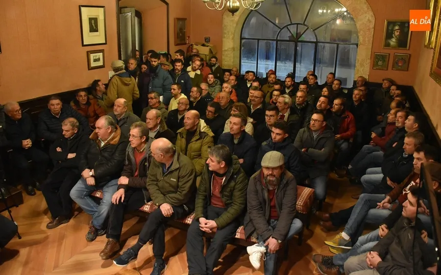 Foto 6 - Adjudicado por 1.500&euro; el tablao que sal&iacute;a a subasta por 234&euro;
