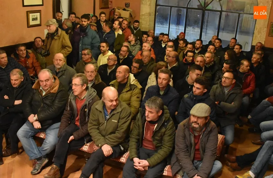 Foto 7 - Adjudicado por 1.500&euro; el tablao que sal&iacute;a a subasta por 234&euro;