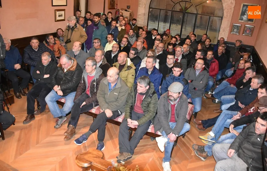 Foto 8 - Adjudicado por 1.500&euro; el tablao que sal&iacute;a a subasta por 234&euro;