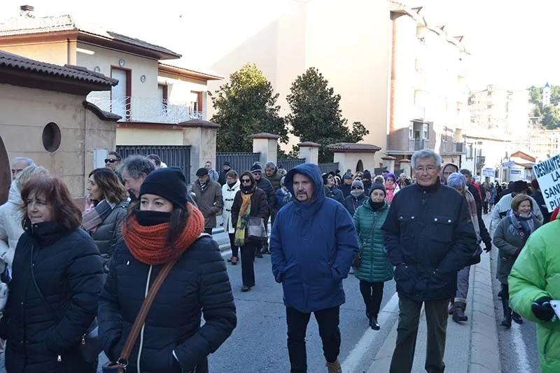 Foto 6 - M&aacute;s de 2.500 personas salen a la calle en B&eacute;jar para defender la sanidad p&uacute;blica