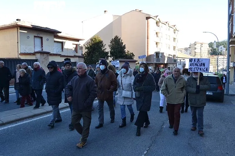 Foto 5 - M&aacute;s de 2.500 personas salen a la calle en B&eacute;jar para defender la sanidad p&uacute;blica