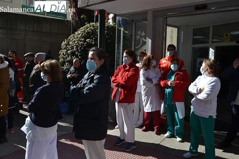 Foto 4 - M&aacute;s de 2.500 personas salen a la calle en B&eacute;jar para defender la sanidad p&uacute;blica