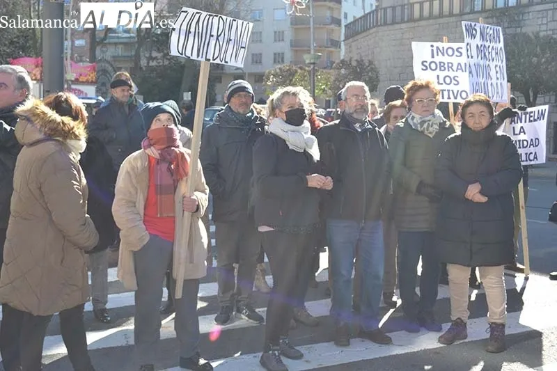 Foto 3 - M&aacute;s de 2.500 personas salen a la calle en B&eacute;jar para defender la sanidad p&uacute;blica