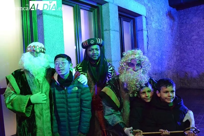 Foto 2 - Los Reyes Magos inundan B&eacute;jar de sonrisas, alegr&iacute;a y sue&ntilde;os
